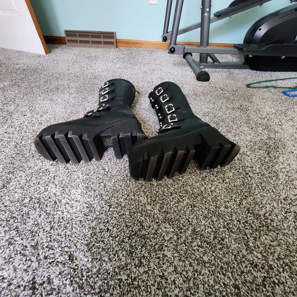 Platforms - Picture 3 of 10
